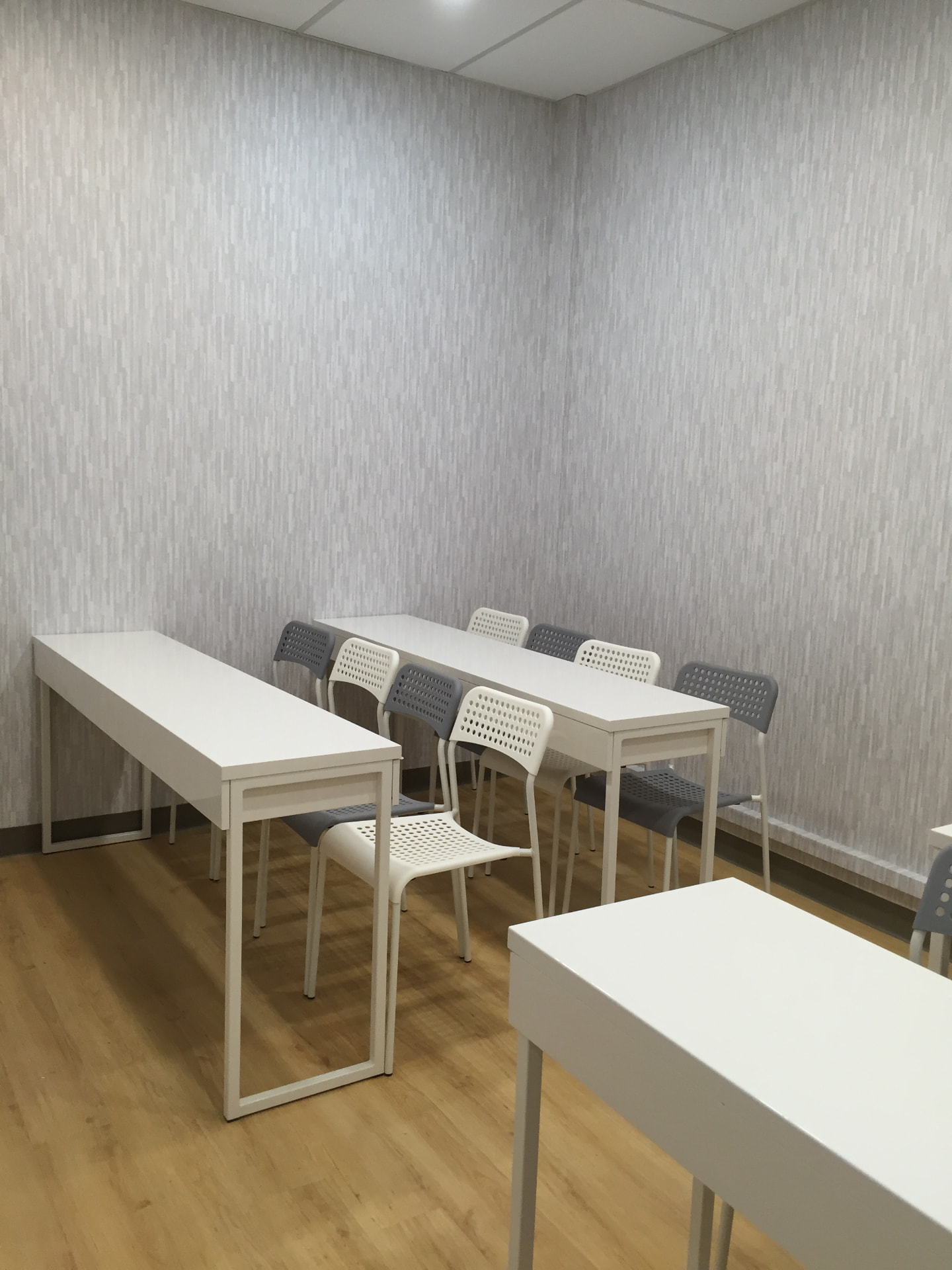 Quiet AZKEN study room with white desks along the walls